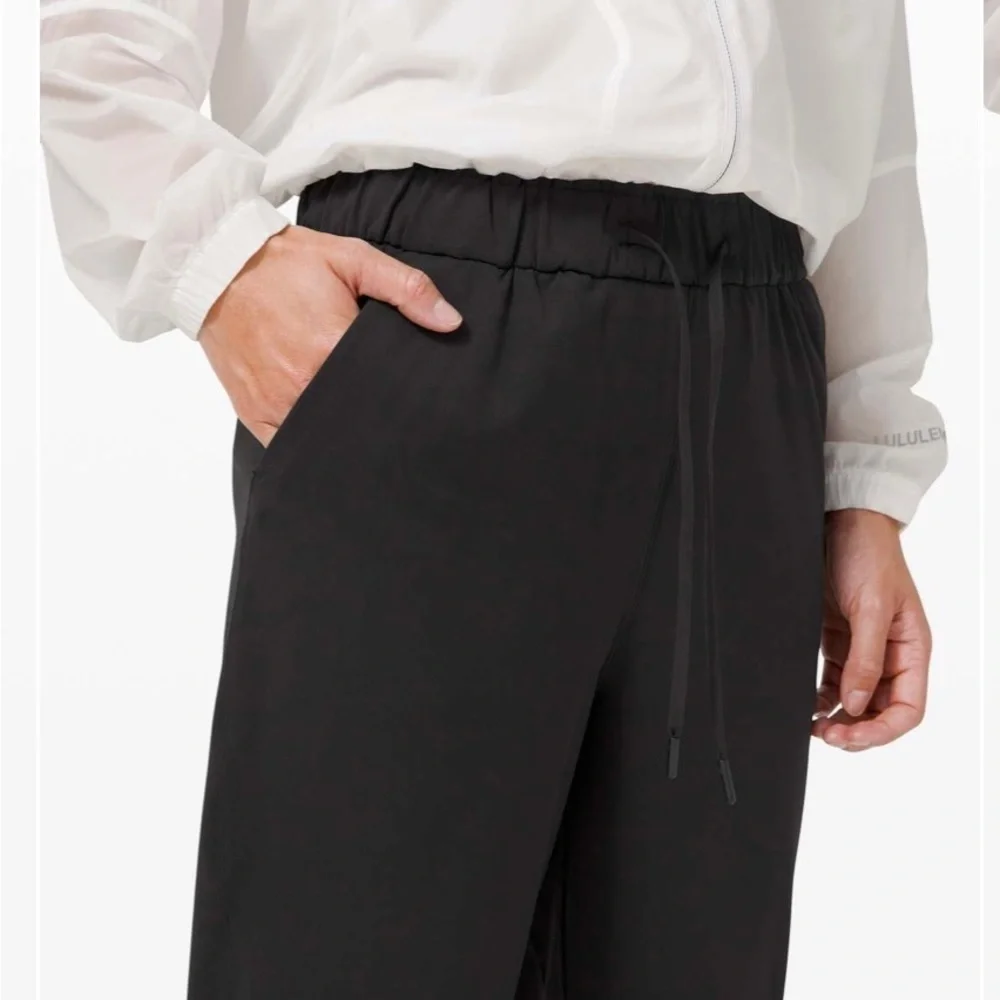 2020-Lululemon Keep Moving Pant 7/8
High-Rise
Black size 2 - Picture 3 of 10